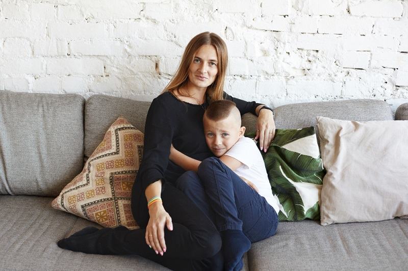 Cum le explicam copiilor moartea unei persoane dragi: sfaturi pentru parinti